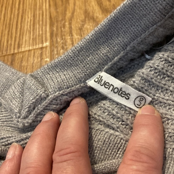 Bluenotes Women's Grey Long  Sleeved V Neck Sweater (Size Large) - Picture 6 of 8